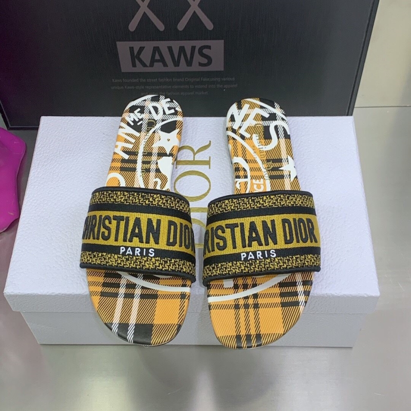 ch**an D*or slippers